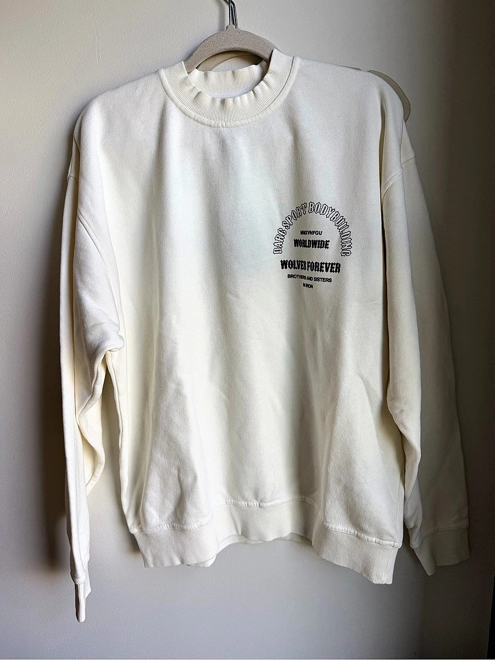 Darc Sport Wolves Forever Graphic Sweatshirt in Cream Size Medium NWT - Picture 3 of 4